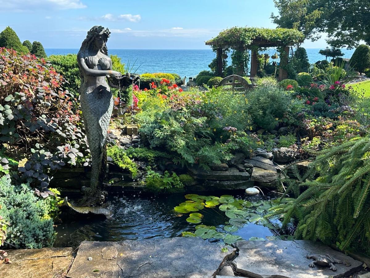 The Wind In The Willows - Luxury Lakefront Oasis Panzió Cobourg Kültér fotó